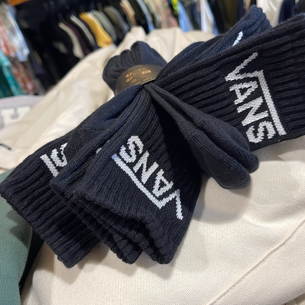 Vans Socks 3 pairs set CREW VANS.
"OFF THE WALL" Black/White
NWT